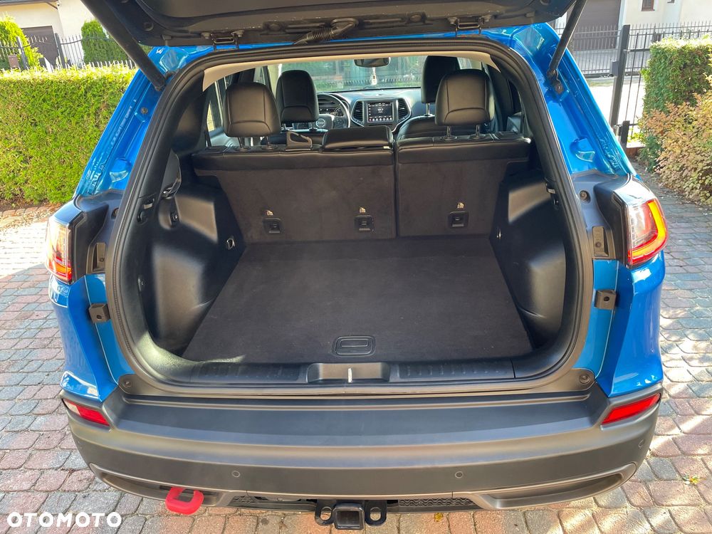 Jeep Cherokee - 26