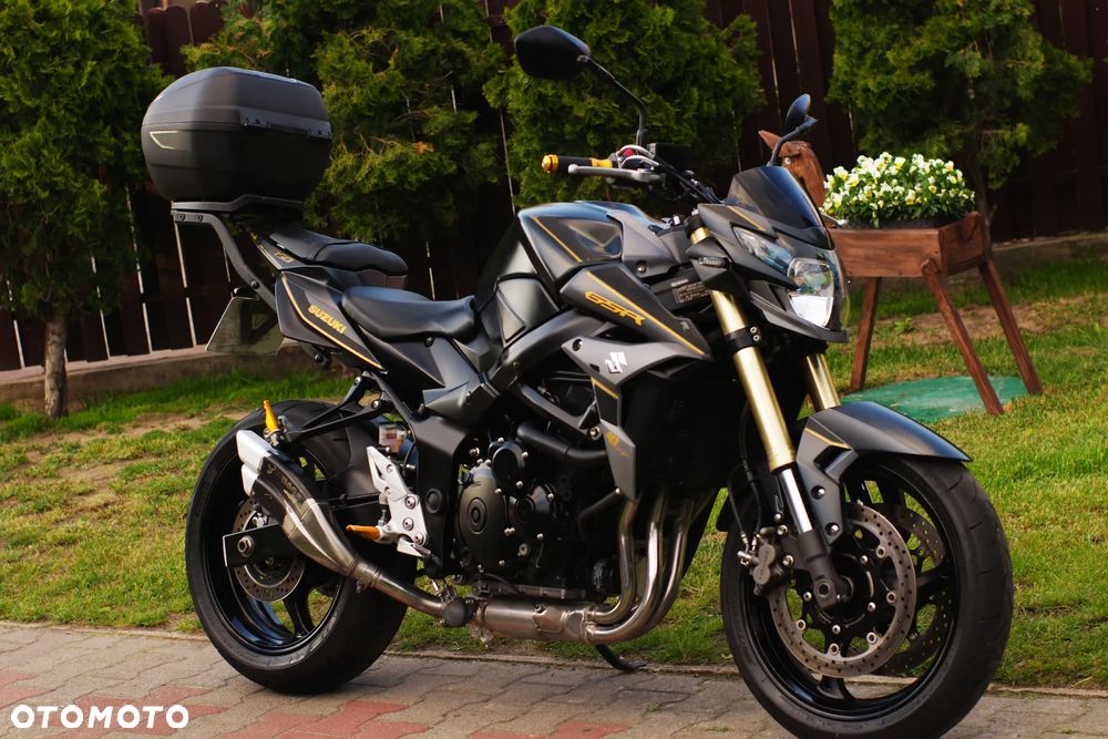 Suzuki GSR - 1