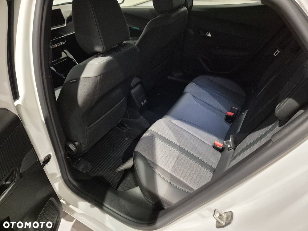 Peugeot 2008 1.2 PureTech Allure Pack S&S EAT8 - 11