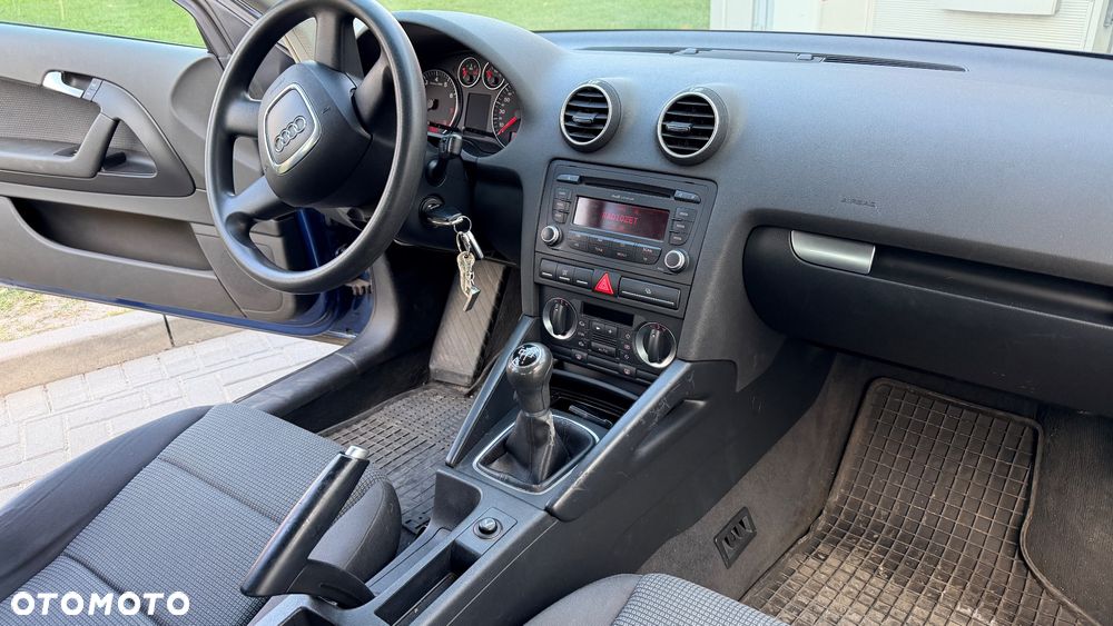 Audi A3 3-drzwiowe 1.6 Attraction - 9