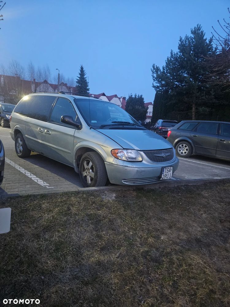 Chrysler Town & Country - 1