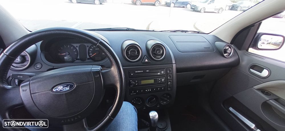 Ford Fiesta 1.4 Ghia - 9