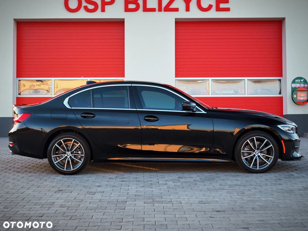 BMW Seria 3 330i xDrive M Sport - 9