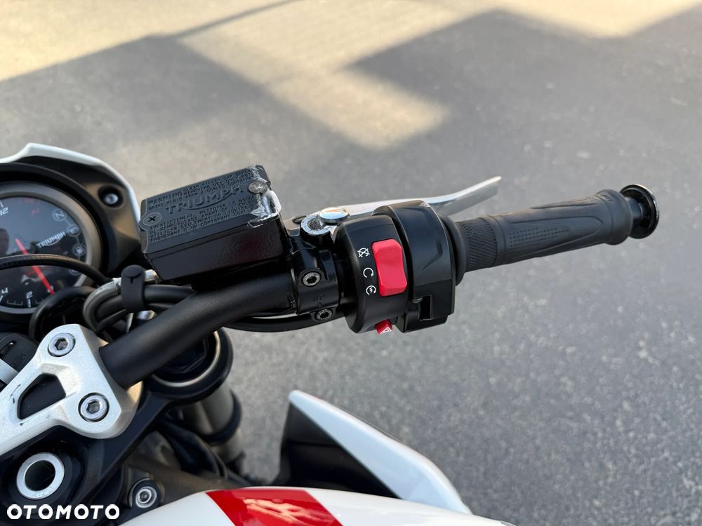 Triumph Street Triple - 18