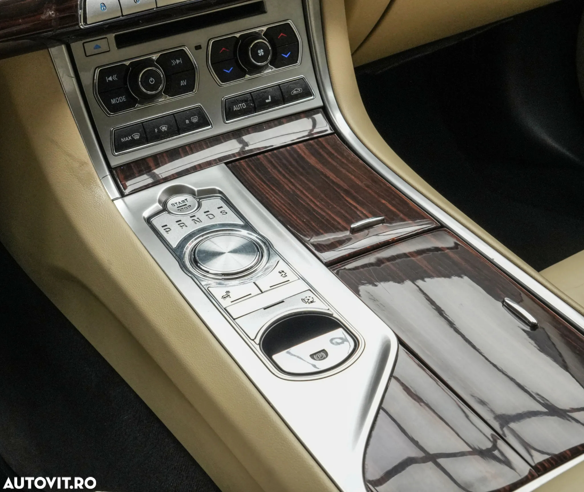Jaguar XF 2.2D Premium Luxury - 19