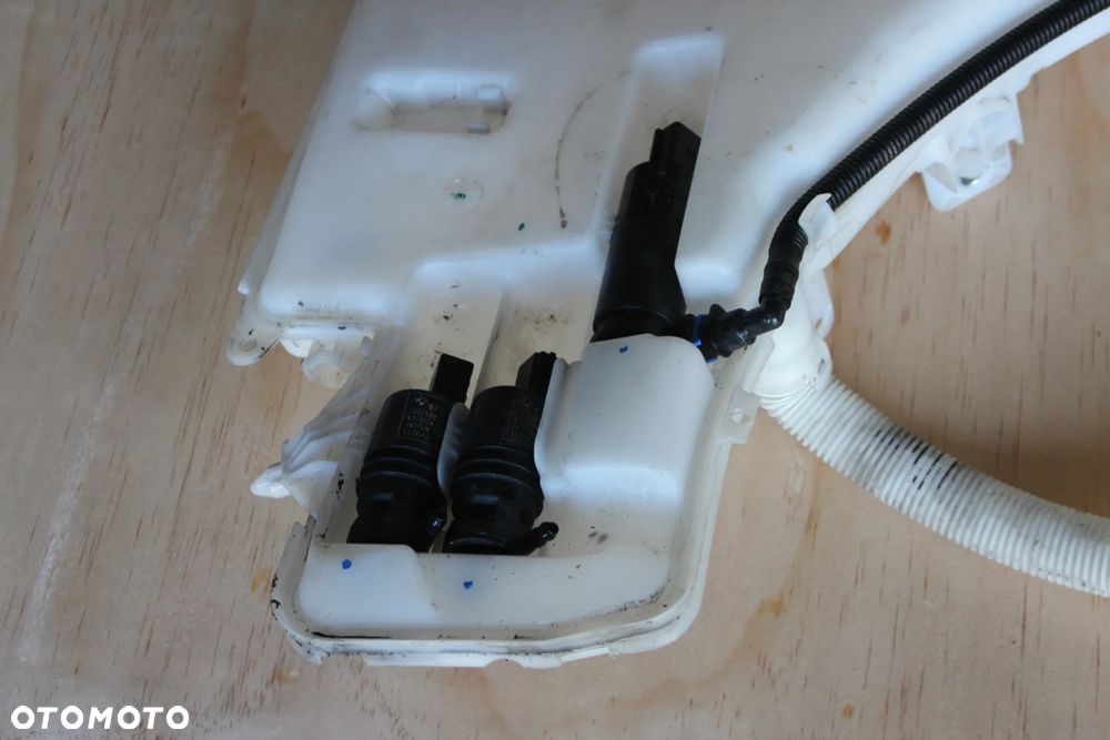 ZBIORNICZEK SPRYSKIWACZY BMW 1 E87 LCI 7229534 2009 - 2