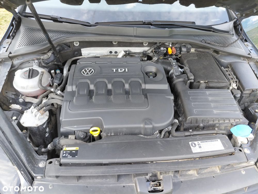 Volkswagen Golf 1.6 TDI DPF Highline - 14