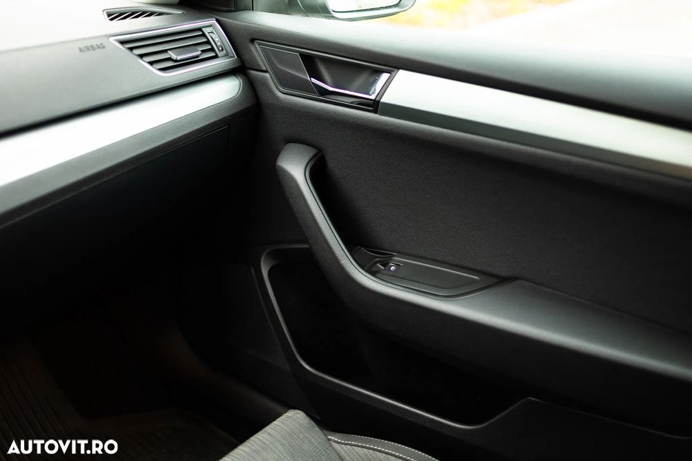 Skoda Superb 2.0 TDI DSG Ambition - 29