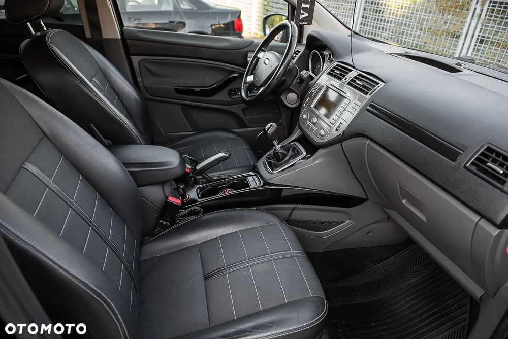 Ford Kuga 2.0 TDCi 2x4 Titanium - 26