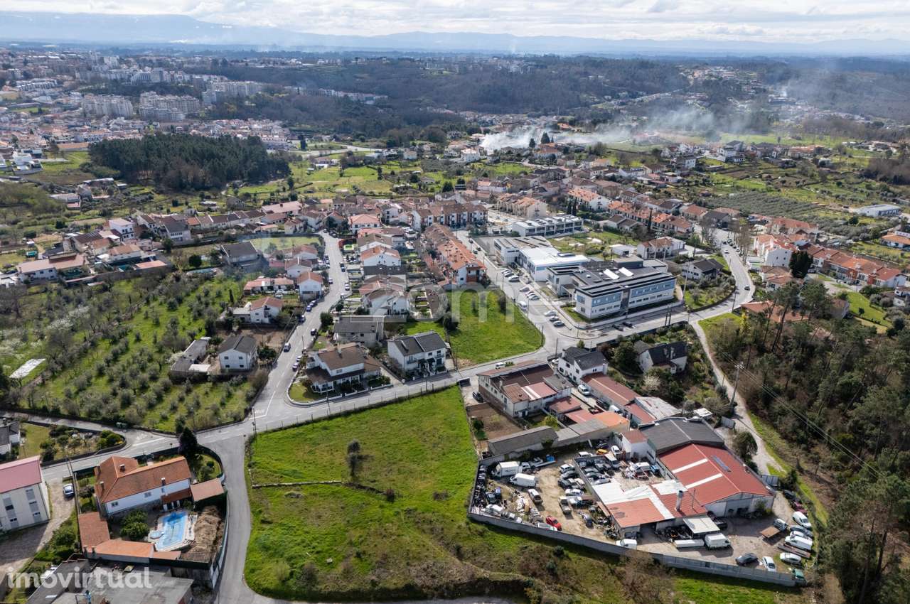 Terreno para construção de 2 Moradias Bifamiliares com 2058 m2 - Grande imagem: 5/9