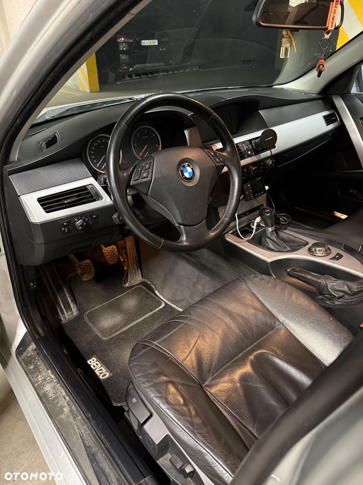 BMW Seria 5 525d - 15