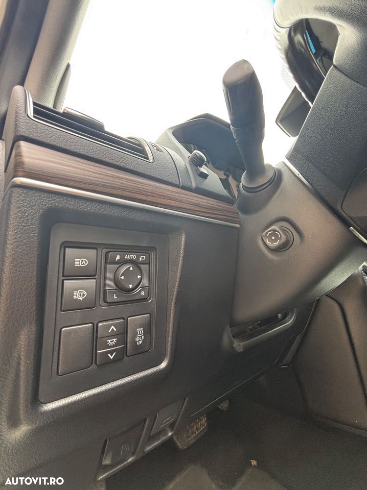 Toyota Land Cruiser 2.8l Turbo D-4D A/T AVS Luxury - 16