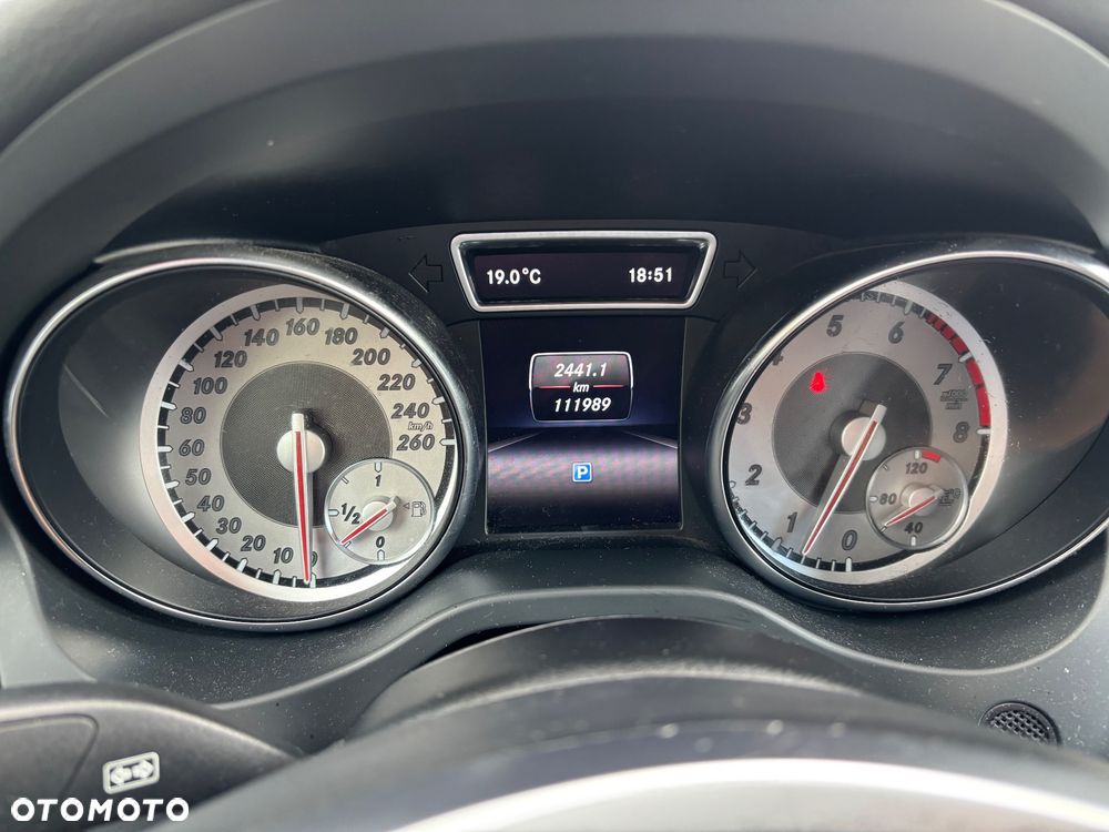 Mercedes-Benz CLA 180 AMG Line - 14