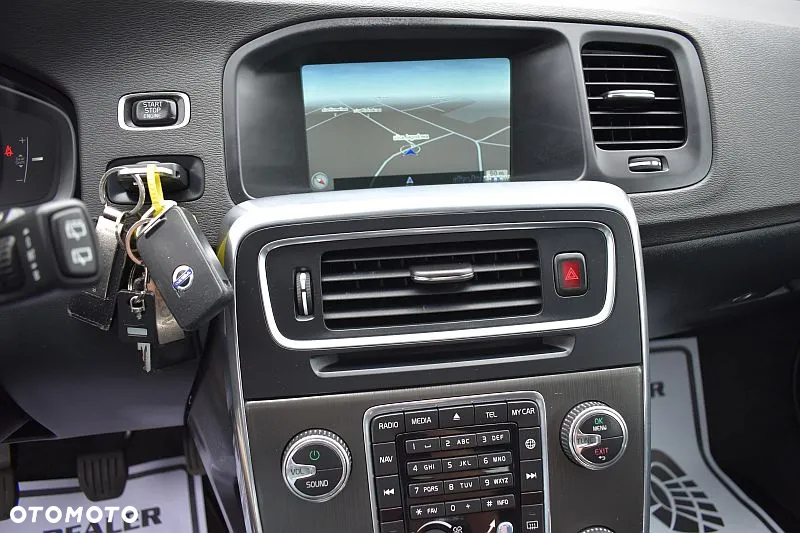 Volvo V60 D4 Momentum - 16