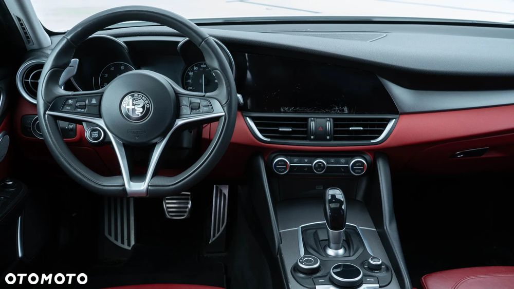 Alfa Romeo Giulia 2.0 Turbo 16V AT8 Veloce Ti - 9