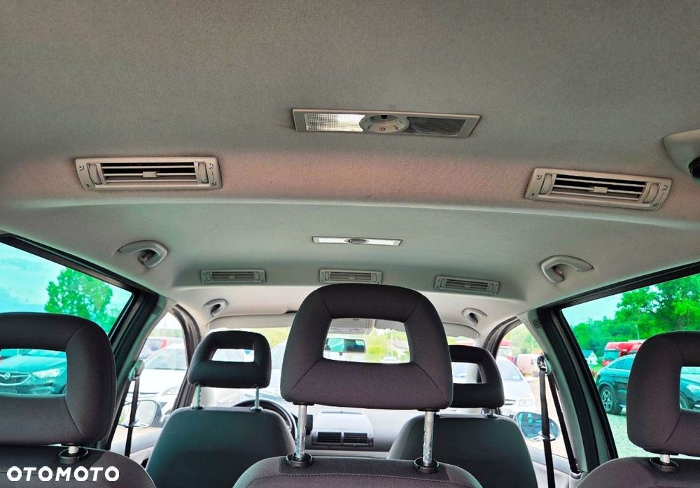 Volkswagen Sharan - 11