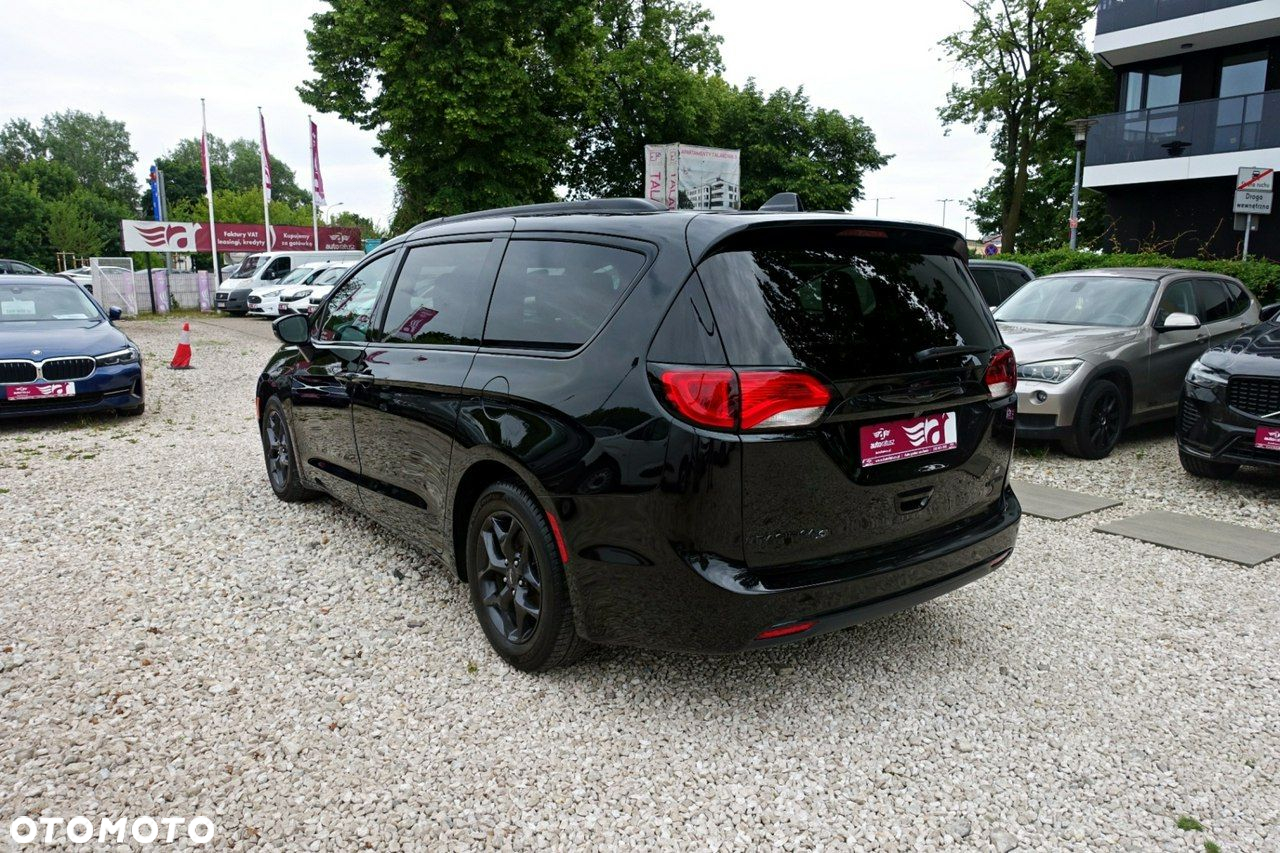 Chrysler Pacifica - 7