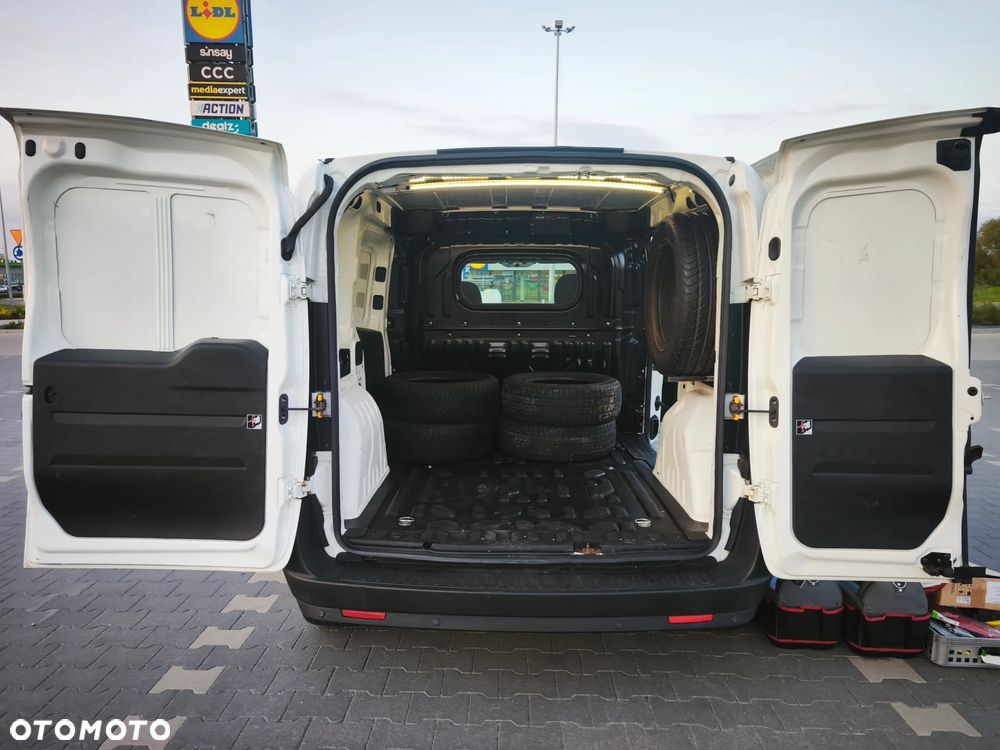 Fiat Doblo II 1.4 16V 95KM PB+LPG, Skrzynia 6-bieg., Klimatyzacja - 22