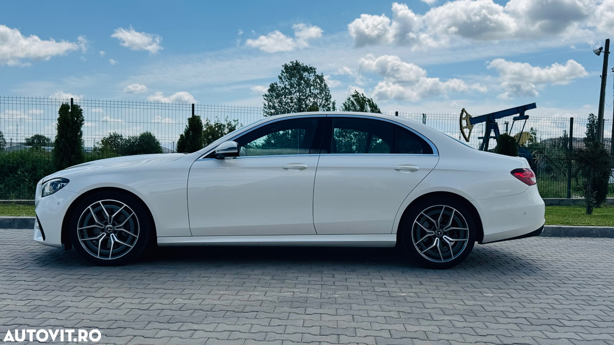 Mercedes-Benz E - 12
