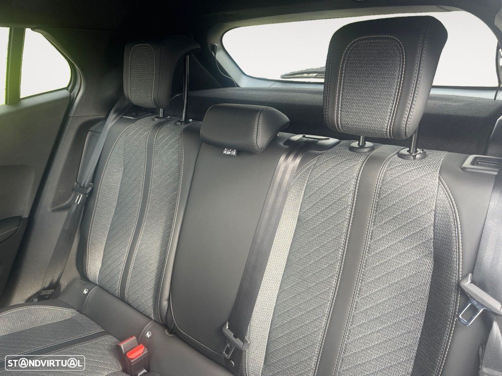 Peugeot e-2008 54 kWh Allure — fotografia 13