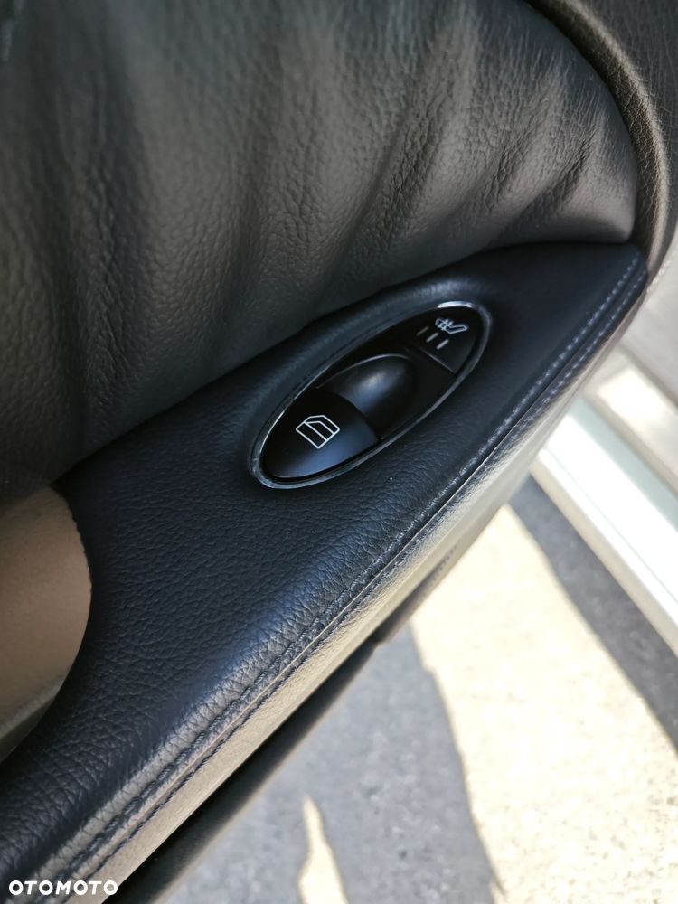 Mercedes-Benz Klasa E 320 T 4-Matic Elegance - 19