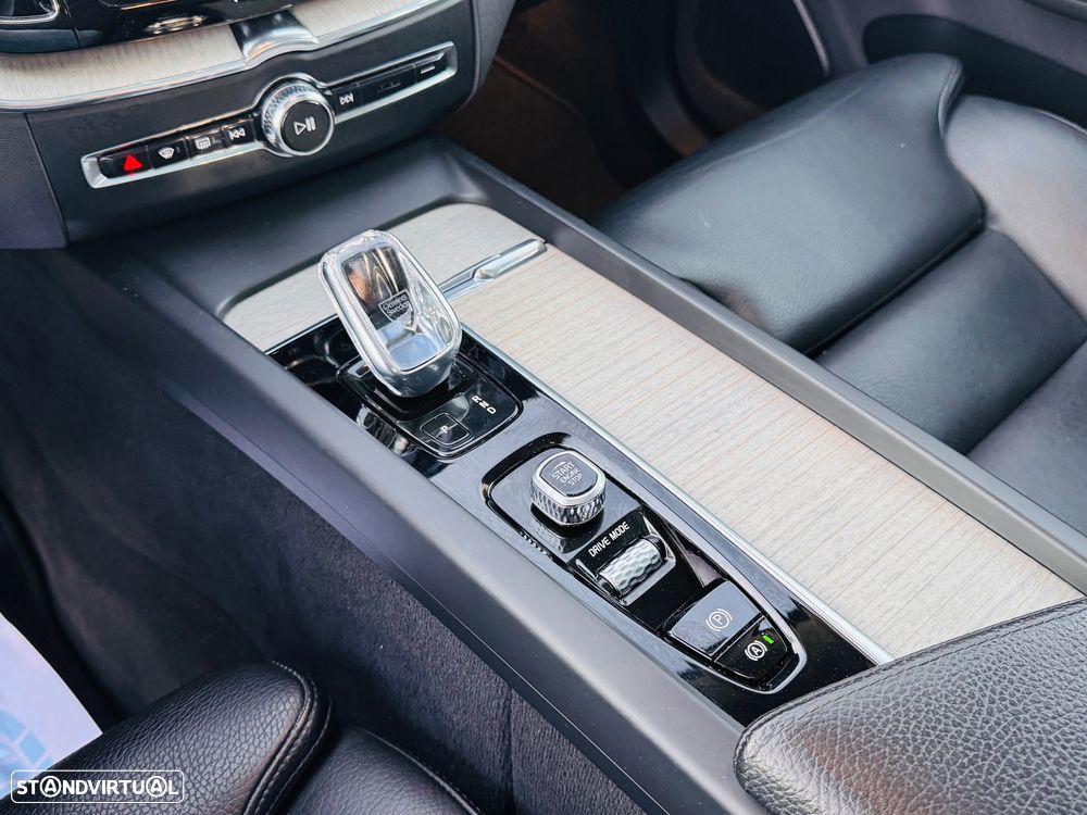 Volvo XC 60 2.0 T8 PHEV Inscription AWD - 28