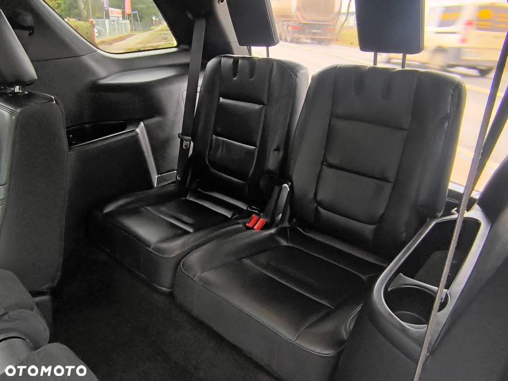 Ford Explorer - 16