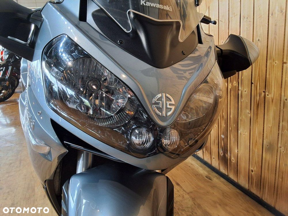 Kawasaki GTR - 4