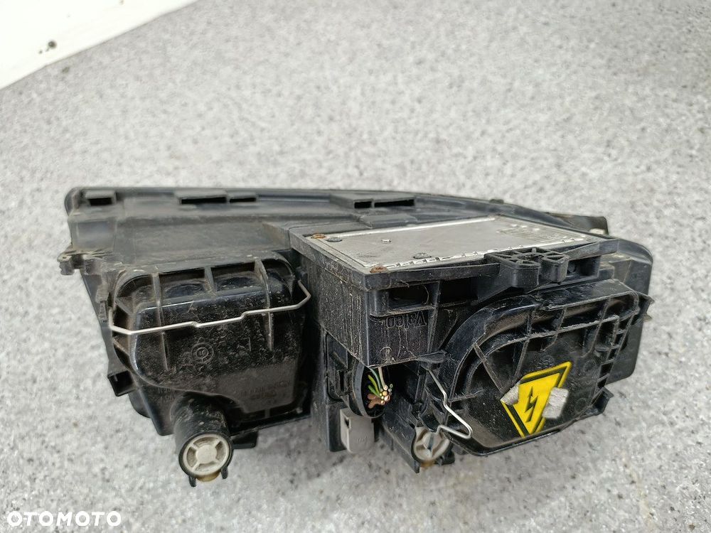 LAMPA PRZÓD LEWA XENON AUDI A4 B6 8E0941003C 8E0990007C 89305770  VALEO - 9
