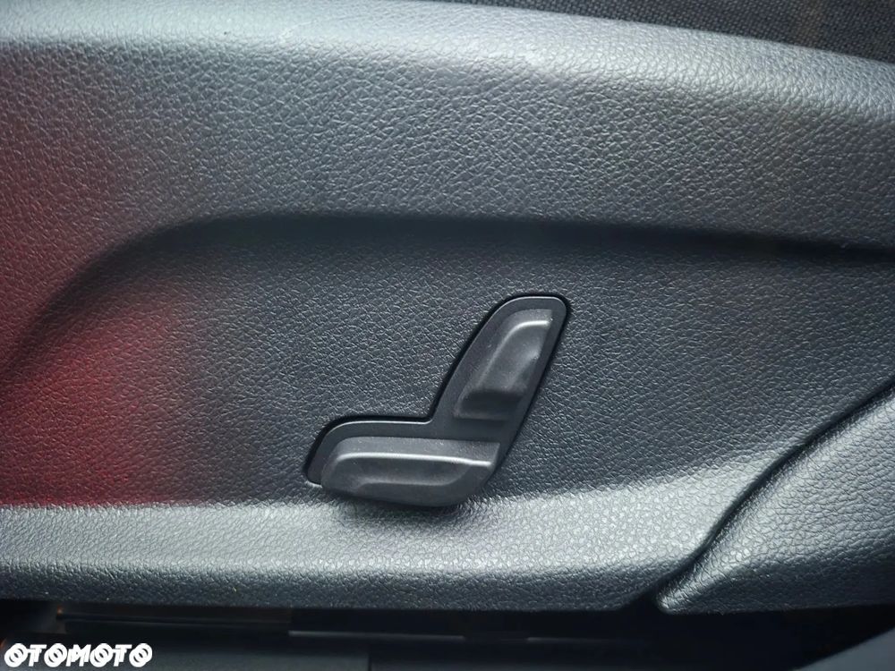 Mercedes-Benz Klasa C 180 d 9G-TRONIC - 34