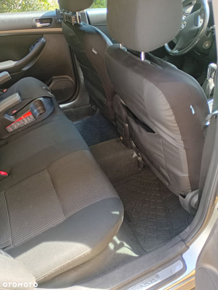 Toyota Avensis - 11