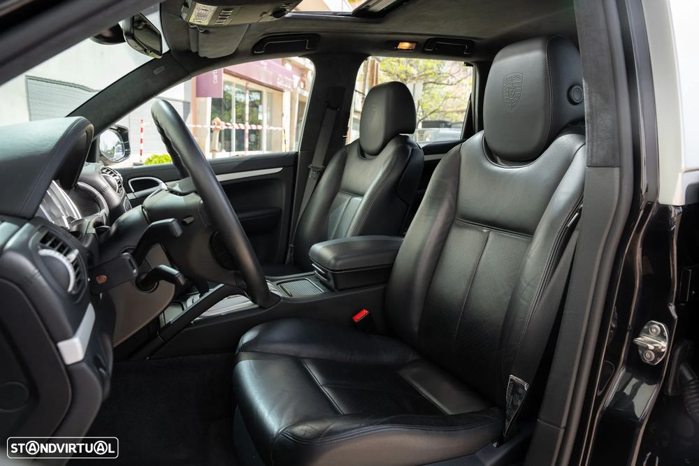 Porsche Cayenne Turbo - 12