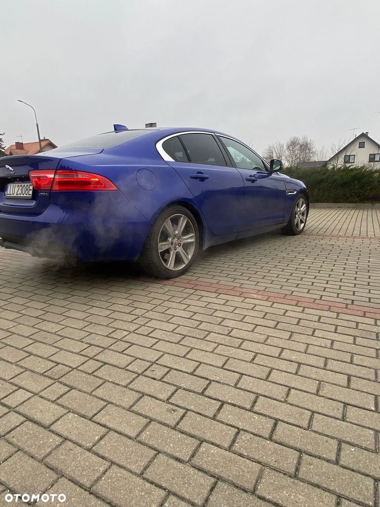 Jaguar XE 25t Prestige - 4