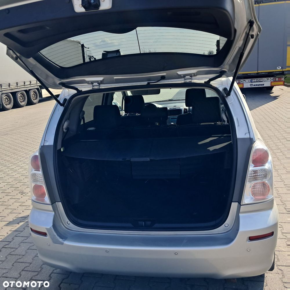 Toyota Corolla Verso - 16