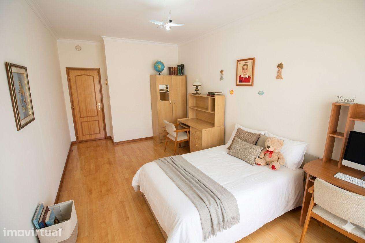 Apartamento T3 com Excelentes Áreas em Vale Mourão - Grande imagem: 4/32