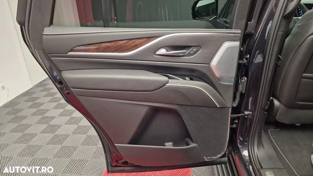 Cadillac Escalade 6.2 V8 AWD AT Platinum - 23