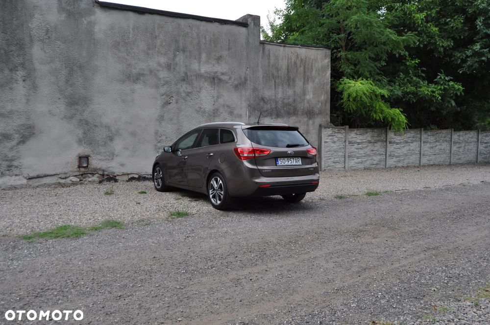 Kia Ceed 1.6 GDI ISG Dream-Team Edition - 4