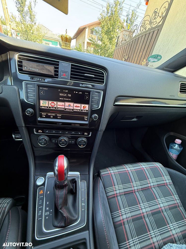 Volkswagen Golf - 12