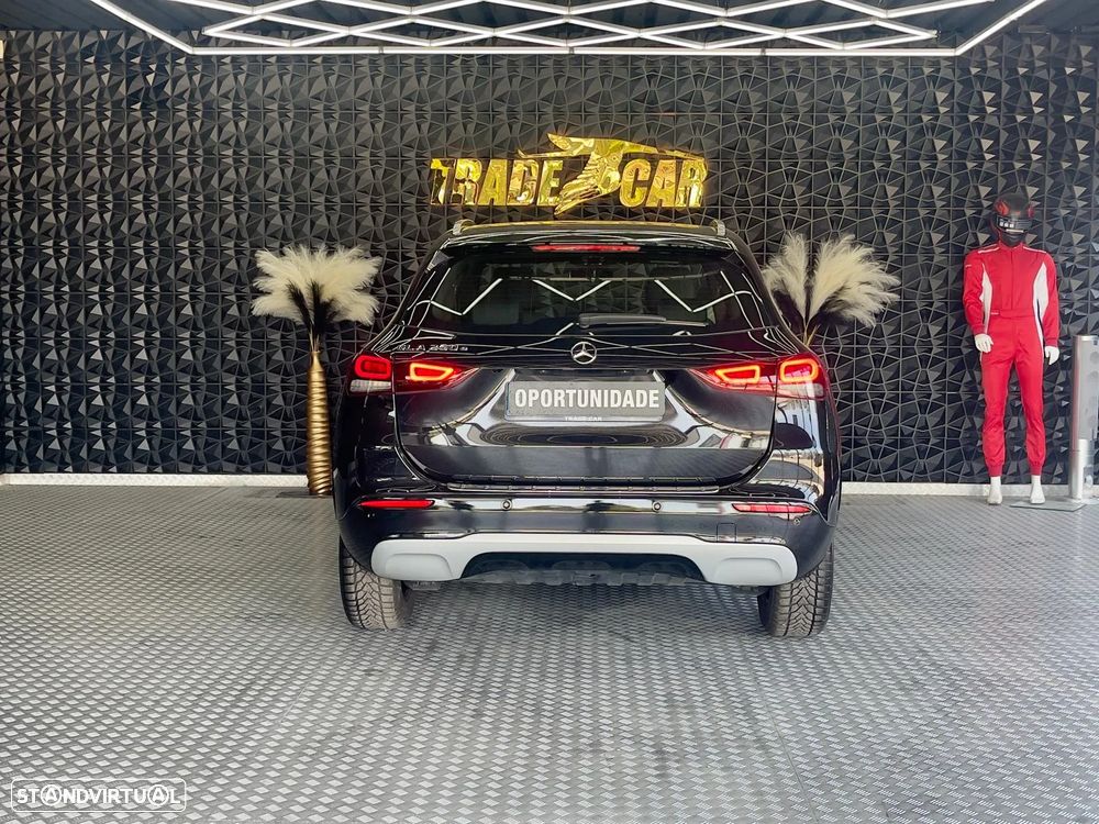 Mercedes-Benz GLA 250 e 8G-DCT - 22