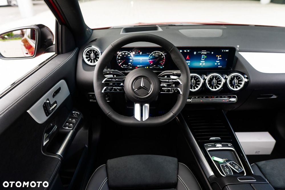 Mercedes-Benz GLA - 16