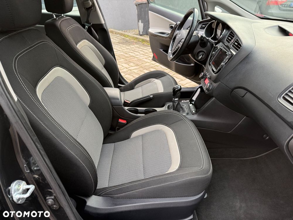 Kia Ceed 1.6 GDI Dream Team Edition - 15