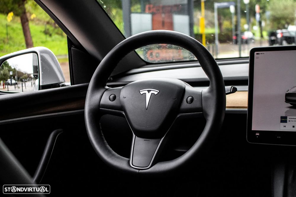Tesla Model Y Long Range Dual Motor AWD - 25