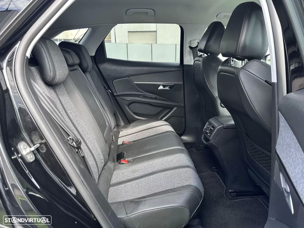 Peugeot 3008 1.2 PureTech Allure Pack - 32
