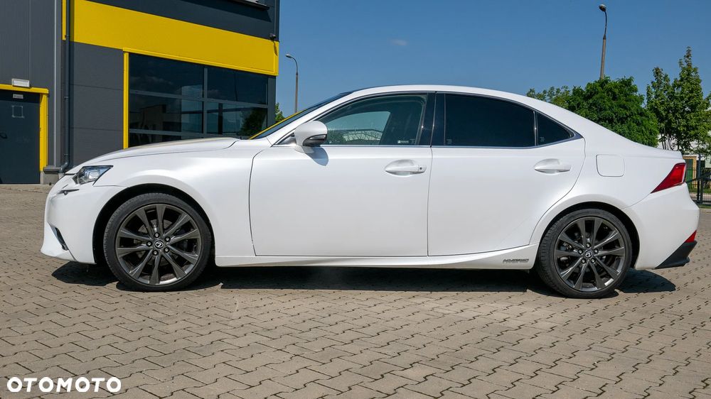 Lexus IS 300h Elite EU6 - 4