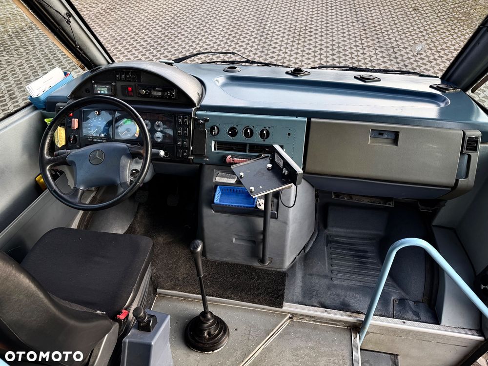 Mercedes-Benz Mediano 815 - 24