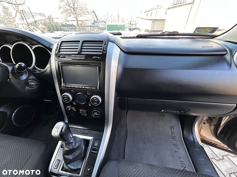 Suzuki Grand Vitara 2.4 De Luxe - 10