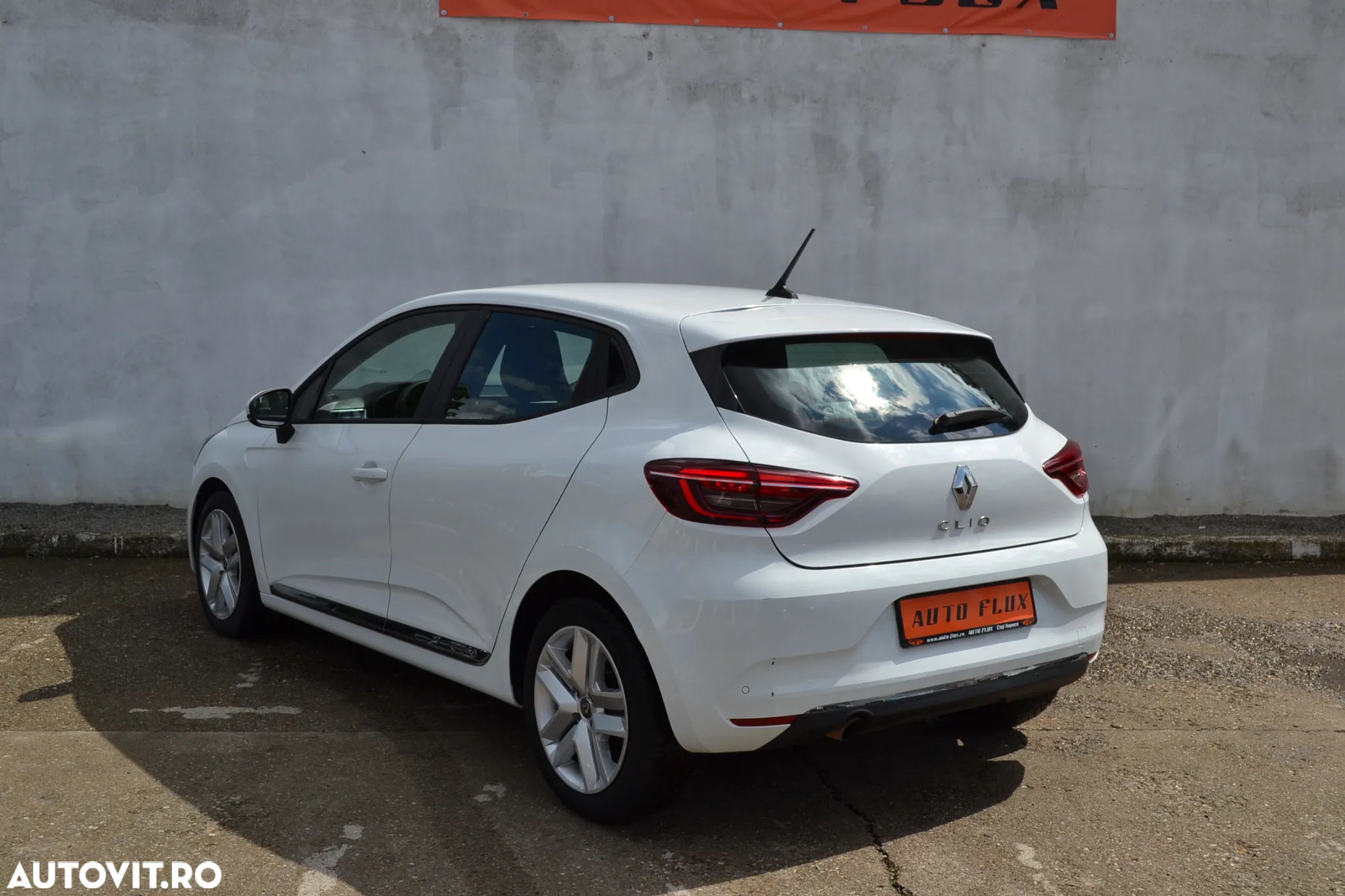 Renault Clio BLUE dCi 85 BUSINESS EDITION - 4