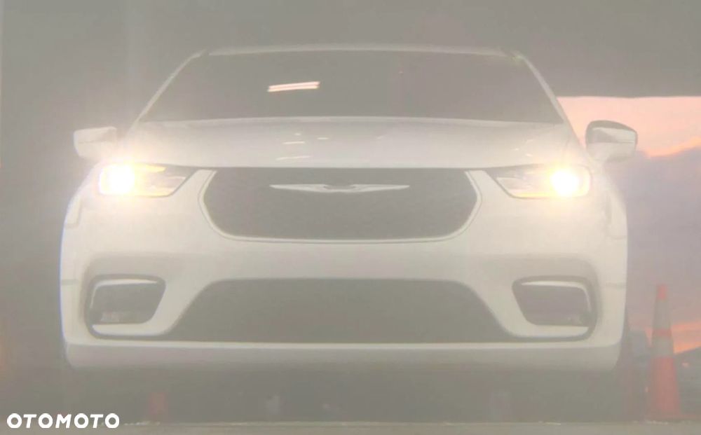 Chrysler Pacifica - 11