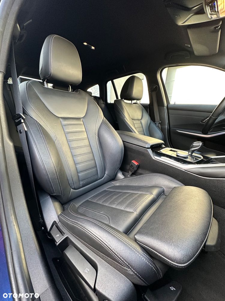 BMW Seria 3 320i Touring Sport Line - 28