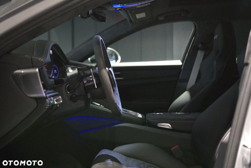 Porsche Panamera GTS Sport Turismo - 17